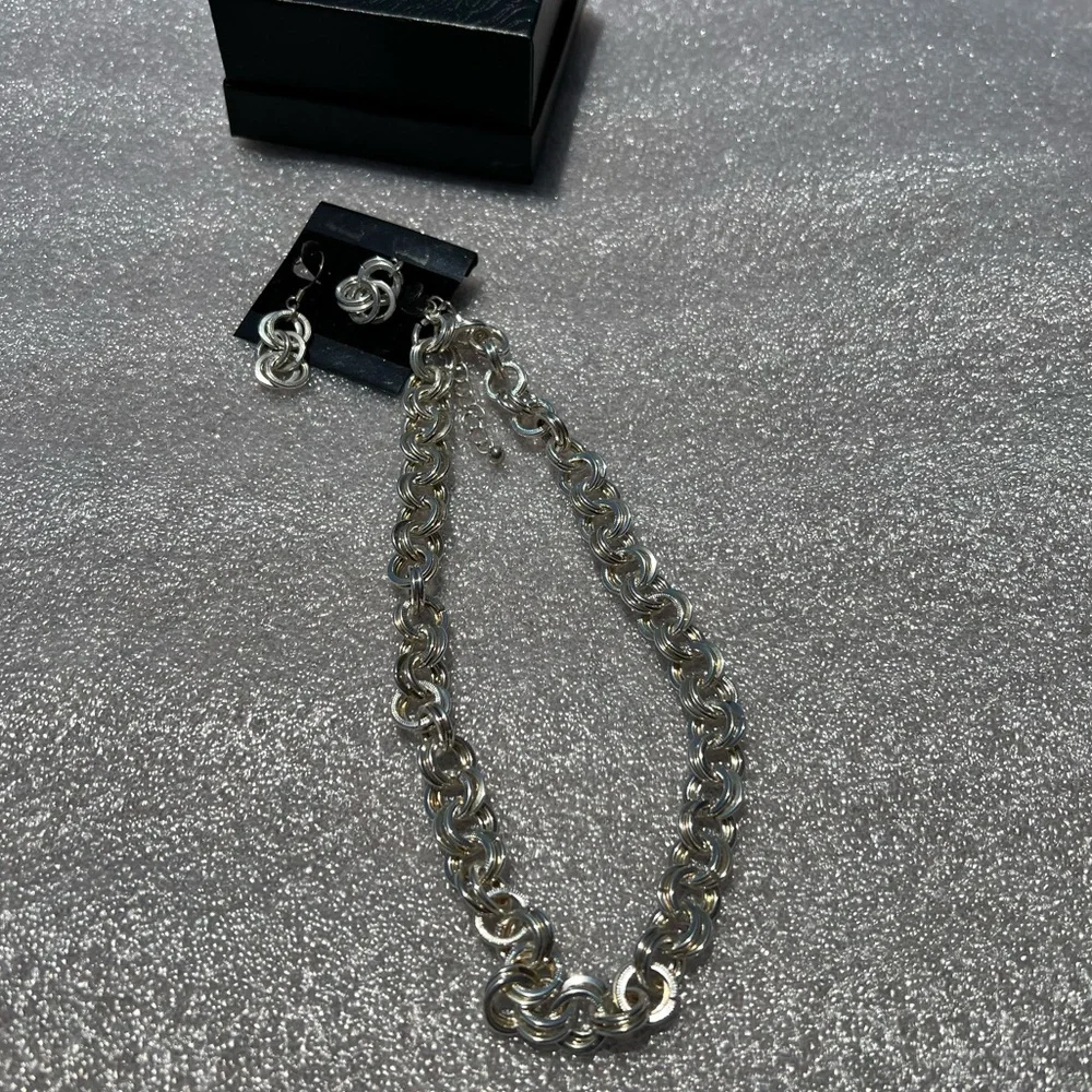 Vintage Necklace Earrings Set Never Used Silver with Holden highlights Chains